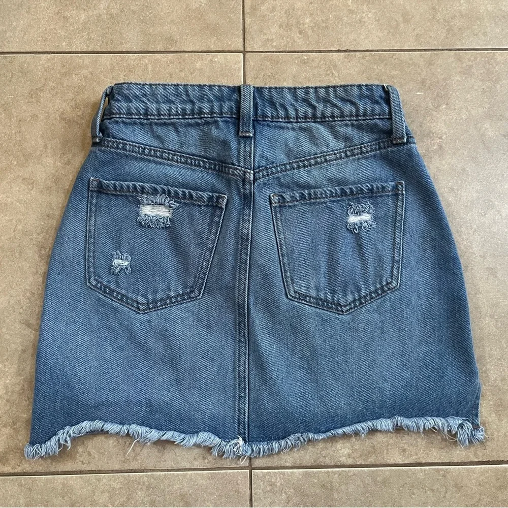 Celebrity Pink RE High-Low Denim Fray Bottom Skirt. Size 1/25